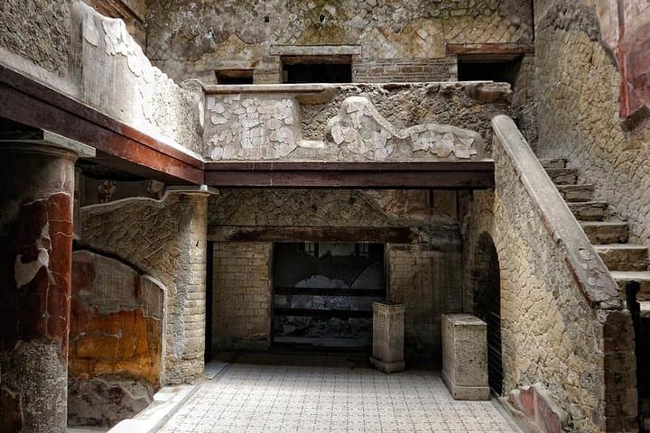 Pompeii & Herculaneum Private Tour: Fast-Track, Winery & Lunch