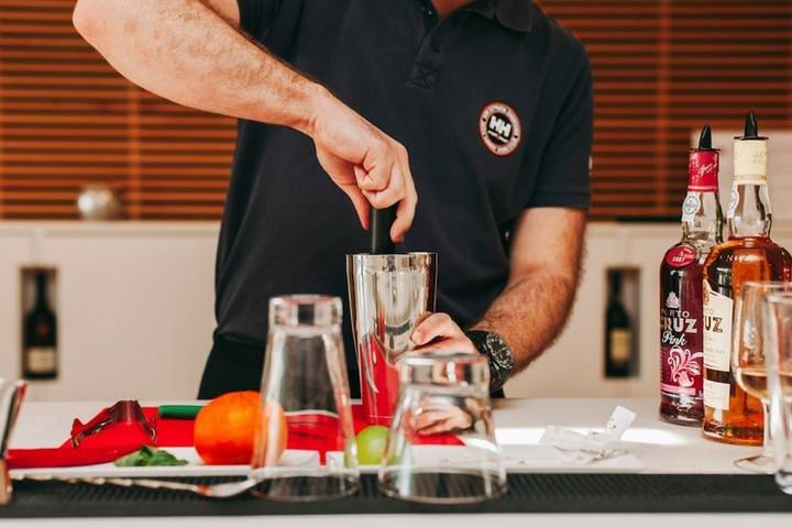 Workshop Port Wine Cocktails in Espaço Porto Cruz, Vila Nova de Gaia, Portugal