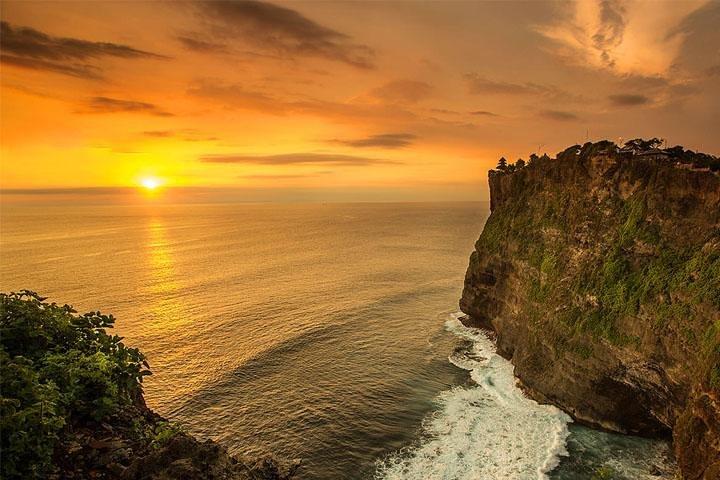 The Ultimate Uluwatu Experience: Temple, Beach & Sunset