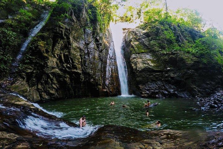 Tamanique Waterfalls , Cliffjumping, Rockclimbing, Hiking and Swimming