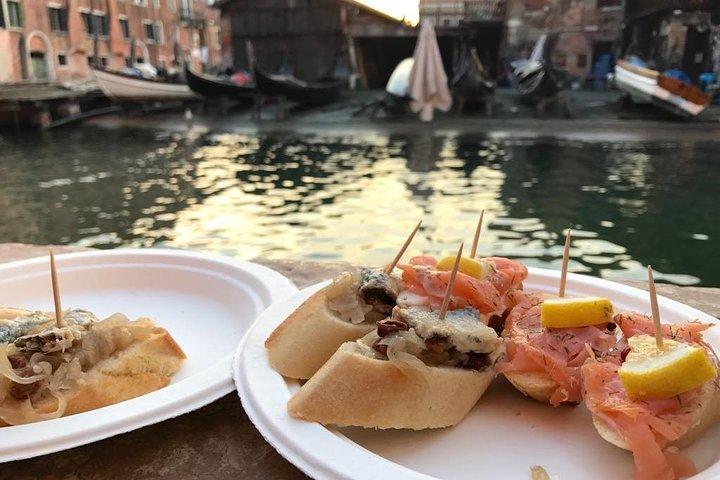 A Venetian Evening: Wine Tasting and Cicchetti with a Local Guide
