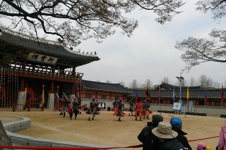 ソウル発：水原華城と韓国民俗村を訪れる終日ツアー