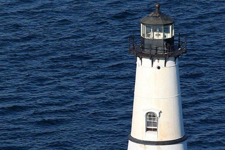 St Lawrence River - グラスボトムボートツアーのロックアイランド灯台