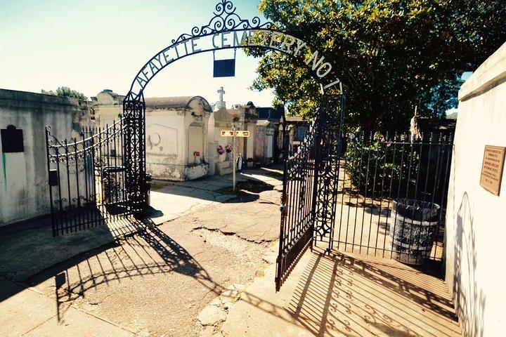 NOLA Garden District e tour del cimitero di Gates of Lafayette