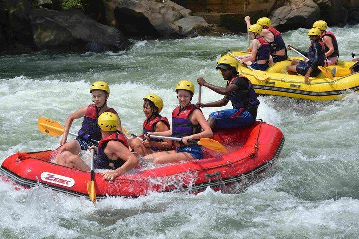 Avventura di rafting in acqua a Kitulgala con pranzo da Colombo