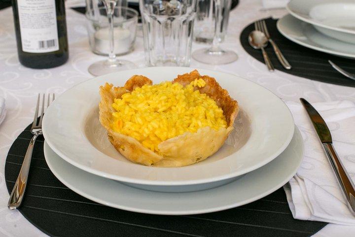 Markttour und typisches Essen bei einem Einheimischen in Mailand