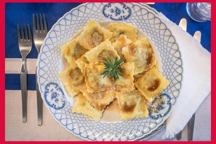 Cesarine: Typische Speise- und Kochvorführung bei Local's Home in Turin