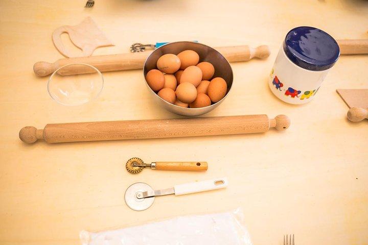 Cesarine: lezione di cucina casalinga e pasto con un locale a La Spezia