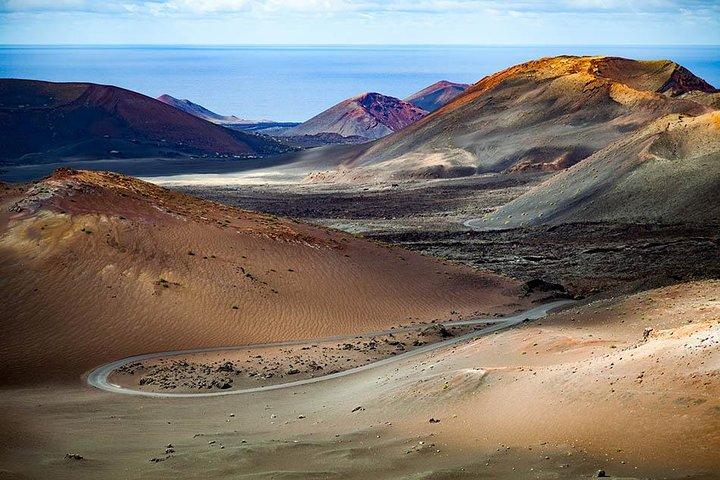 Timanfaya Volcano Entranceのランサローテ島ショートツアー