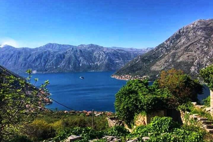 Fietsen en wandelen korte tour door de baai van Kotor