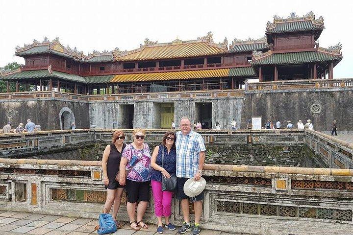 Viagem privada de um dia para visitar o Palácio Imperial da Cidade de Hue, o Túmulo Real via Hai Van Pass