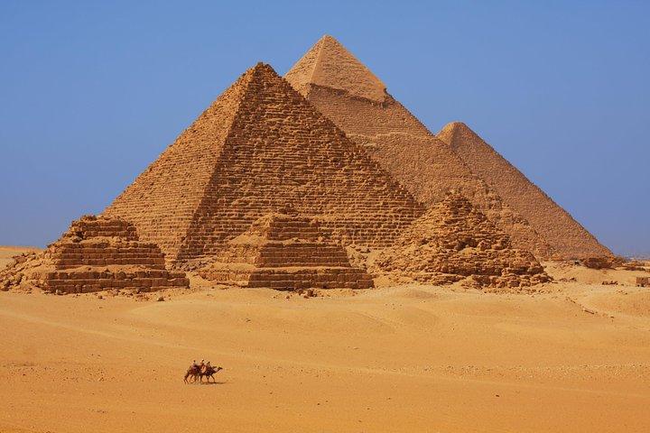 Privat tur: Kairo-dagsrejse fra Hurghada, herunder rundrejsefly, Giza-pyramider, sfinx og egyptisk museum