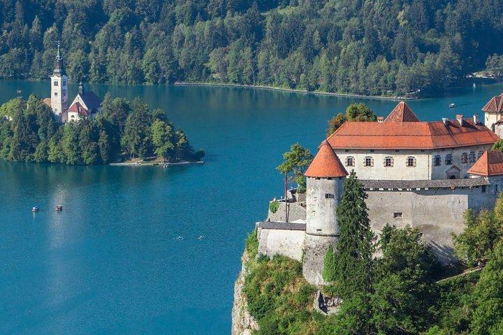Slovenien på én dag: Lille gruppe Bled, Postojna grotte & Predjama