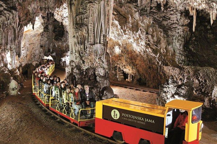 Slovenien på én dag: Lille gruppe Bled, Postojna grotte & Predjama