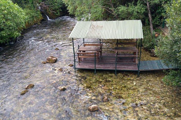コナヴレ渓谷でのワイン テイスティングとドゥブロヴニクからのガストロ ツアー