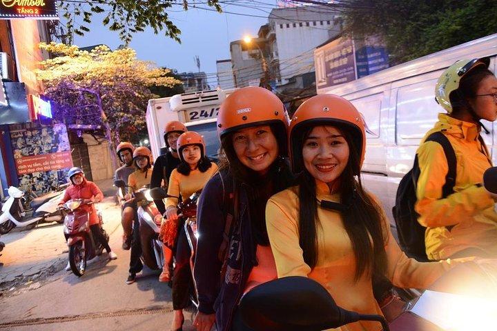 Von Frauen geführte Hanoi-Motorradtouren: Hanoi bei Nacht Feinschmecker-Motorradtouren