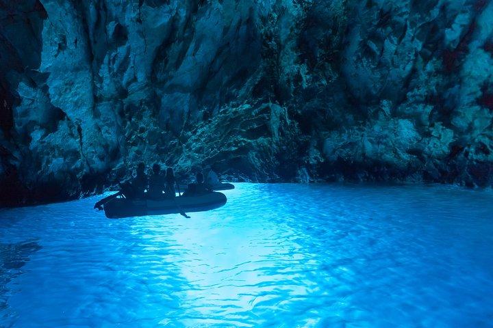 Blaue Höhle & Hvar, 5-Inseln-Schnellboottour mit einzigartigen Booten aus Split