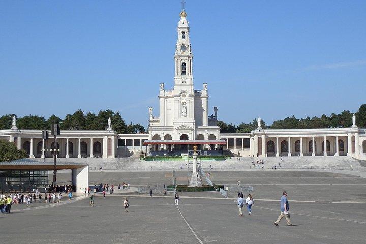 Prívate tour to Fátima, Batalha, Nazaré and Óbidos