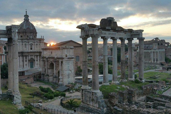 Sunrise in Rome: Small Group E-Bike tour with Italian Breakfast