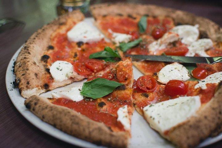 Tour panoramico di Roma di notte con la migliore pizza e gelato
