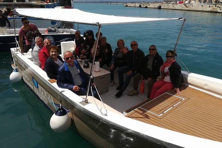 Siracusa Boat excursion island of ortigia and sea caves