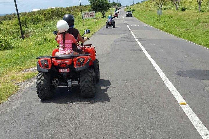 ATVと砂丘バギーコンボツアーのセントキッツのサニーブルーレンタル