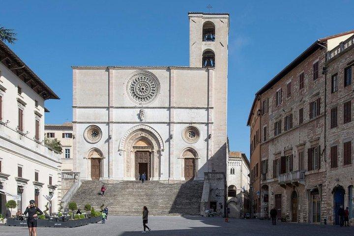 Privat rundvisning i Todi med en lokal guide
