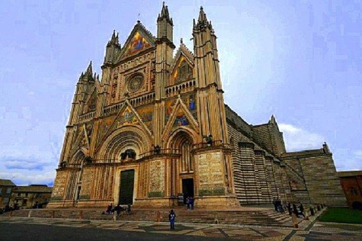 Transferência de luxo de Florença a Roma com passeio Assisi e Orvieto e almoço leve