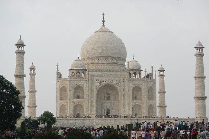 Tour privado de Taj Mahal y Agra en Gatimaan Express