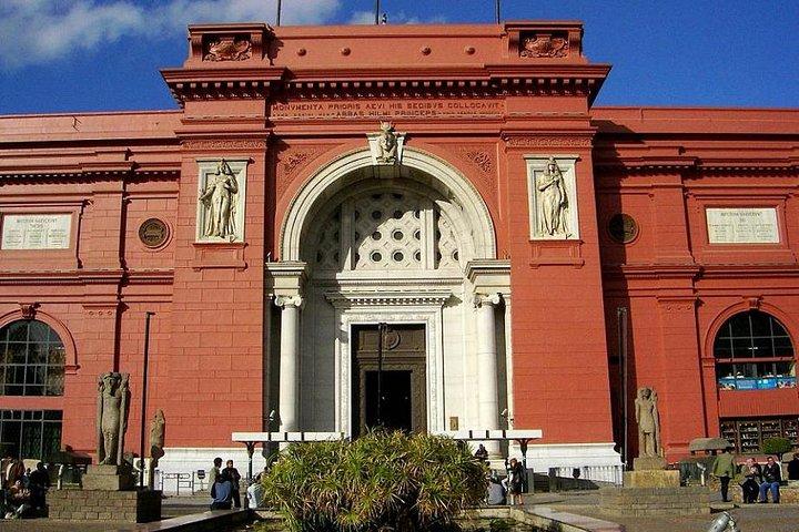 Le musée égyptien et le vieux tour du Caire