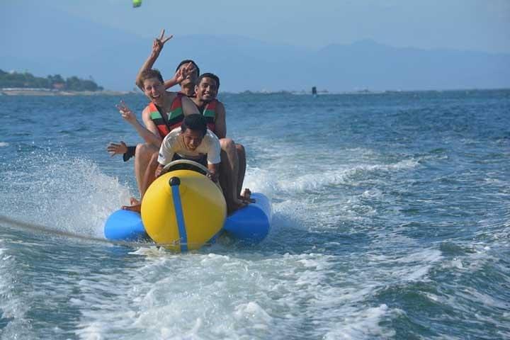 Parasailing , jetski en bananenboot avontuur