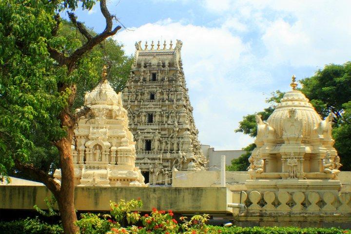 Tour Privado de Dia Inteiro aos Templos de Bengaluru