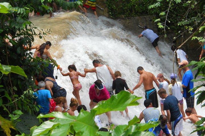 Tour privato del Blue Hole e delle cascate del fiume Dunn da Montego Bay