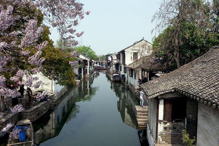 Suzhou Private Day Tour nach Zhouzhuang Water Town und Panmen Garden