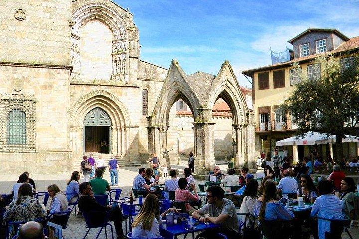 ポルト発：ブラガとギマランイスの驚異のプライベート日帰り旅行