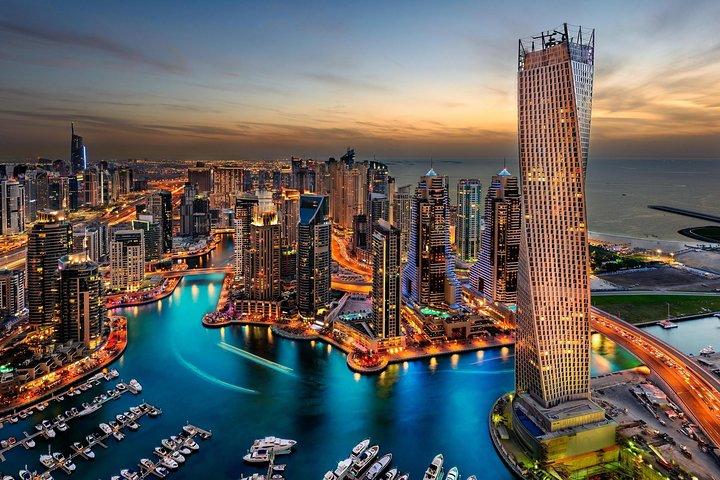 Dubai Private Walking Tour com um local