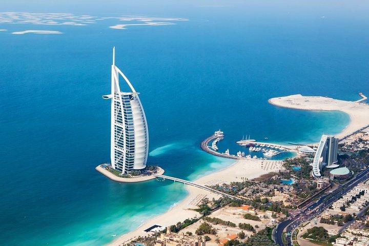 Dubai Private Walking Tour com um local
