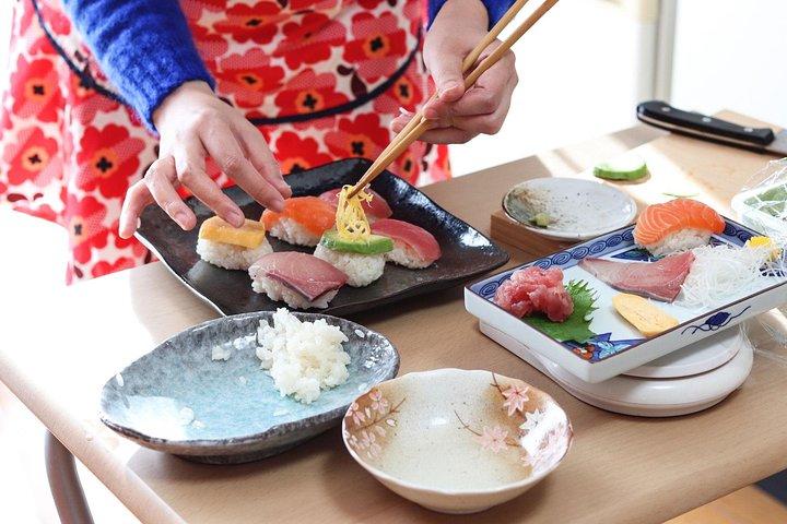 Privat Kyoto Sushi Cooking Class & Tea Ceremony med Emika