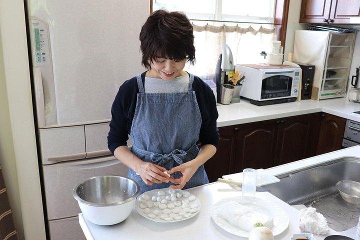 札幌でプライベート日本語料理教室 地元ホスト香苗さん参加