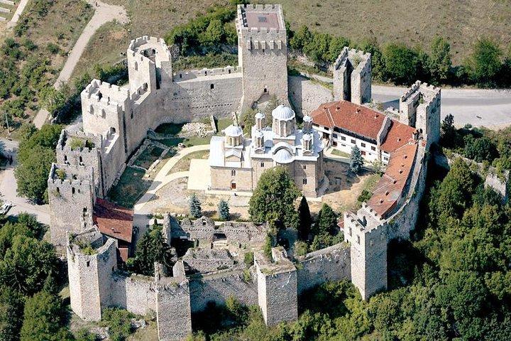 Tour privado ao leste da Sérvia: arquitetura medieval, arte e espiritualidade
