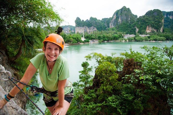 Intermediate-Advanced Half Day Private Rock Climbing Trip på Railay Beach
