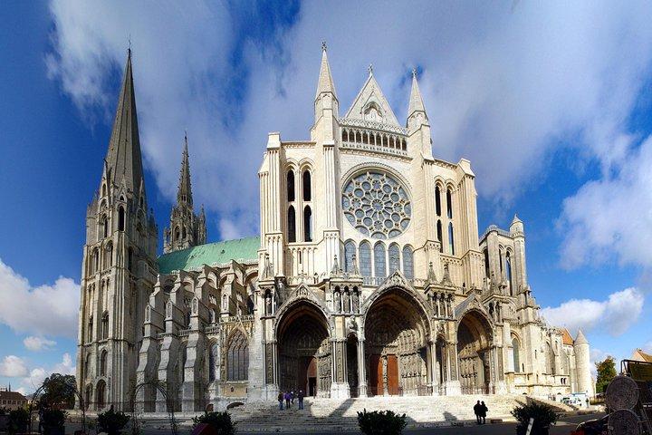 Chartres Cathedral Private Car Tour (5h) Driver & Guide