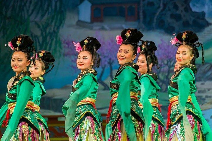 Private Xi'an Night Tour Including Tang Dynasty Dance Show & Dumpling Banquet