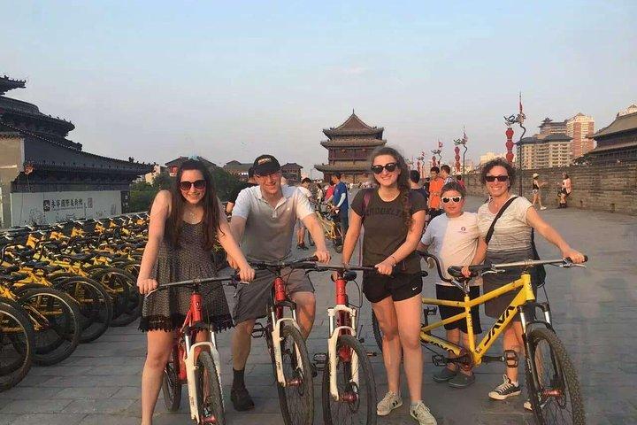 4-timers guidet tur: City Wall Cykling og kalligrafi klasse fra Xi'an
