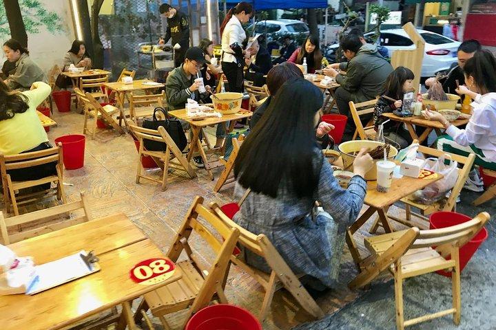 4時間のローカルライフ体験とストリートフードテイスティング
