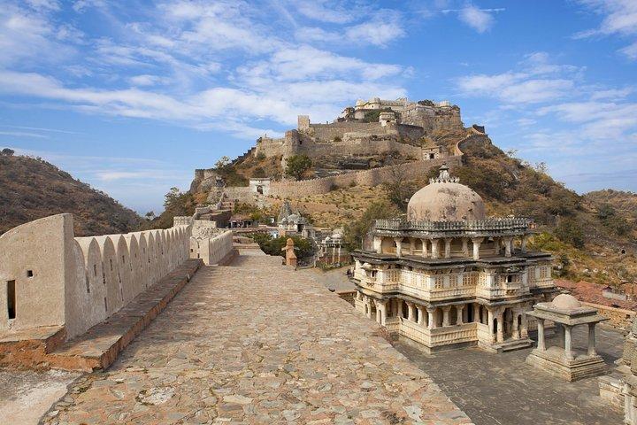 Kumbhalgarh Fort en Jain Temple Full-Day Tour van Jodhpur naar Udaipur