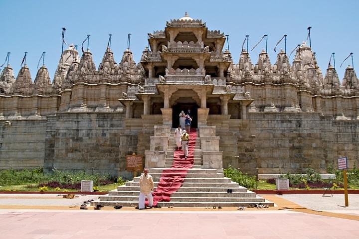 Udaipur nach Jodhpur mit 1 Nacht Aufenthalt in Ranakpur