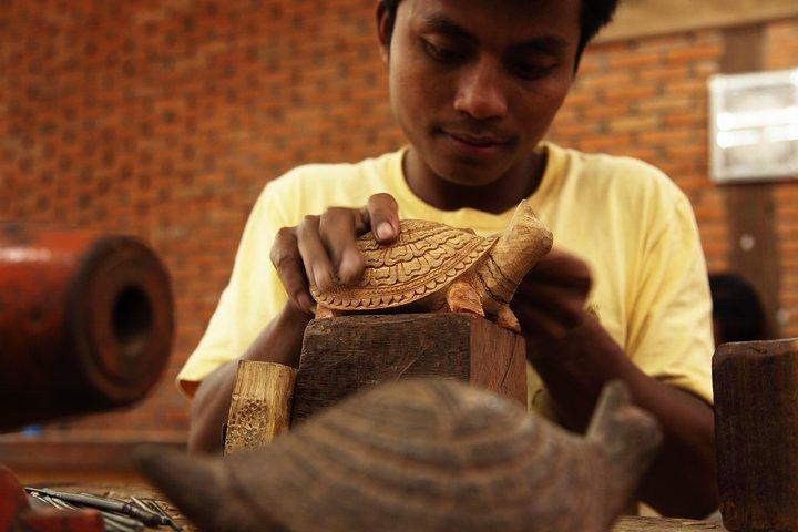 Half Day War Museum Siem Reap Killing Fields and Artisans Angkor