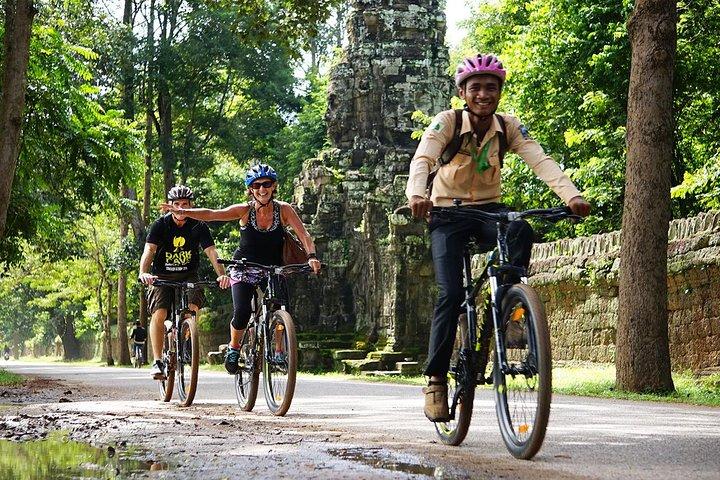 Angkor Wat Sunrise & Ancient City Discovery - Siem Reap giornata intera in bicicletta
