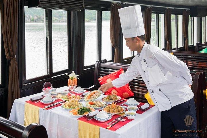 Ha Long Bay Cruise 1 Day Tour: Kajakfahren, Schwimmen, Wandern und Mittagessen